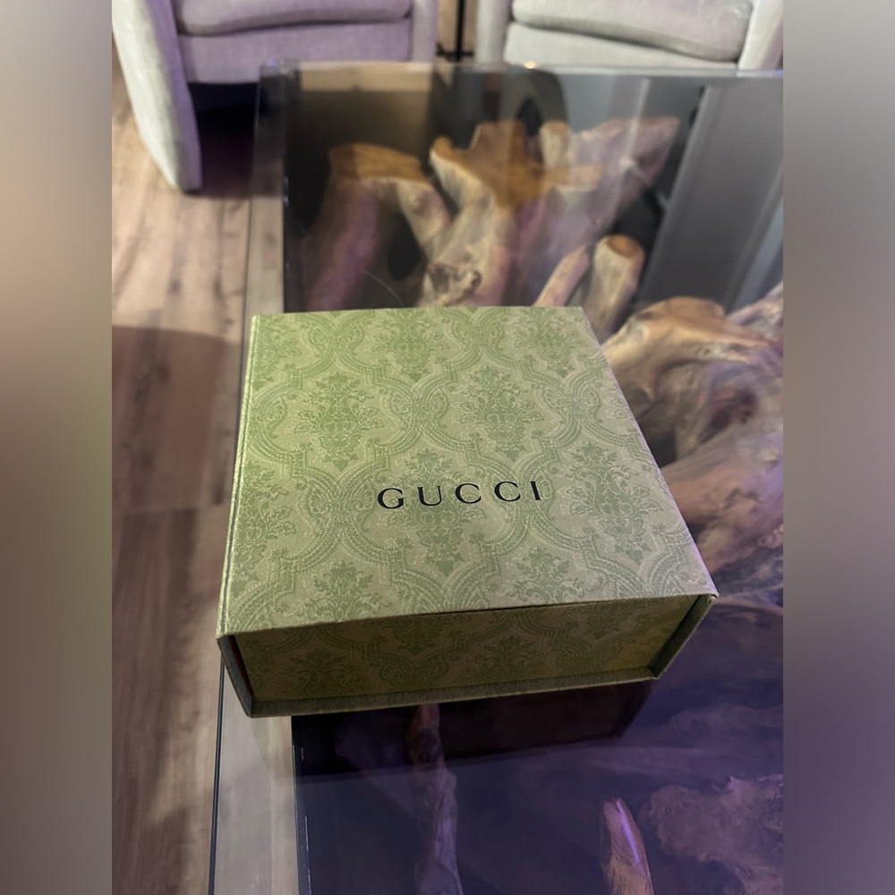 Gucci box